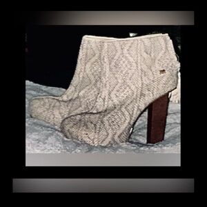 MORENA ROSA ANKLE BOOTS